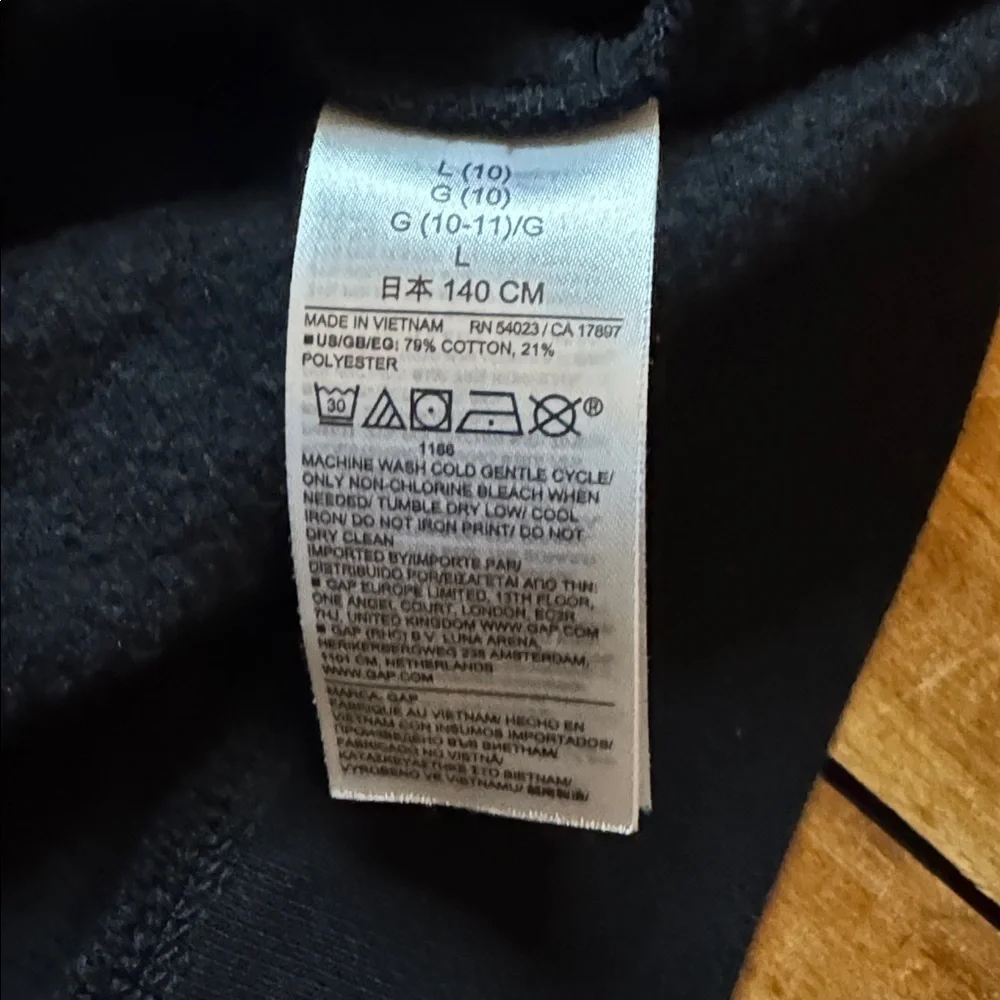 GAP Sweatshirt black size Large cotton crewneck space